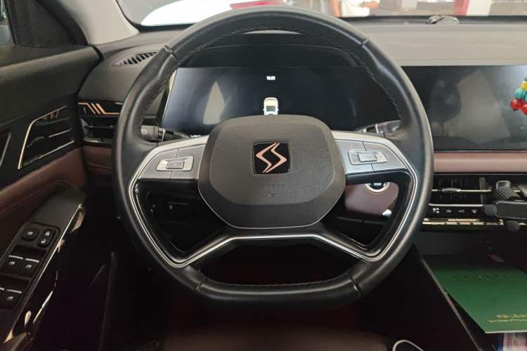 Used SOL X8 PLUS 2023 1.5 TGDI DCT Prestige Edition 7-Seater Steering Wheel