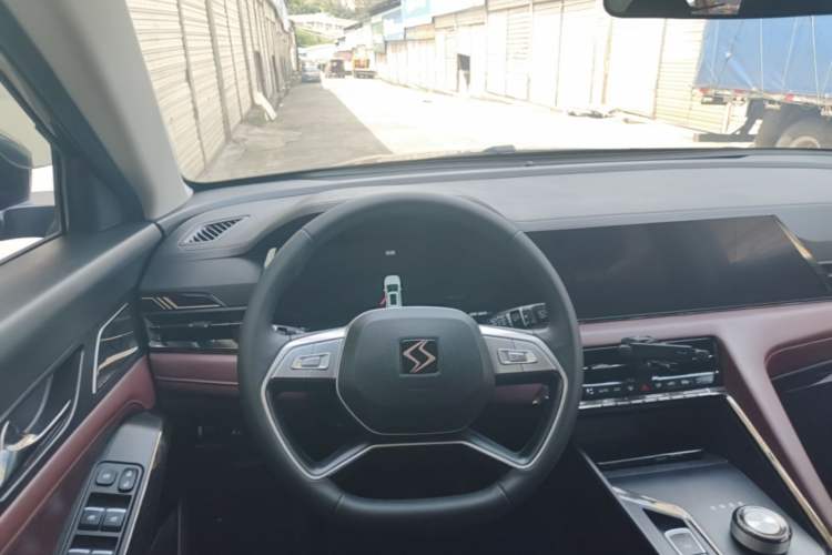 Used SOL X8 PLUS 2023 1.5 TGDI DCT Smart Edition 7-Seater Steering Wheel
