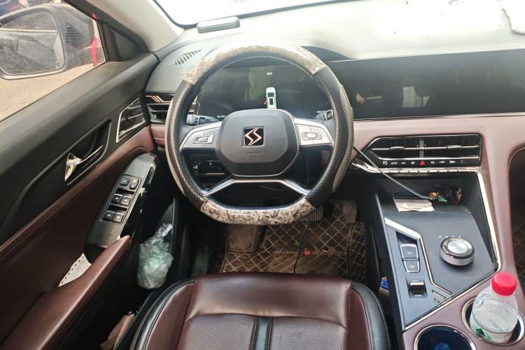 Used SOL X8 PLUS 2023 1.5 TGDI DCT Smart Edition 7-Seater Steering Wheel