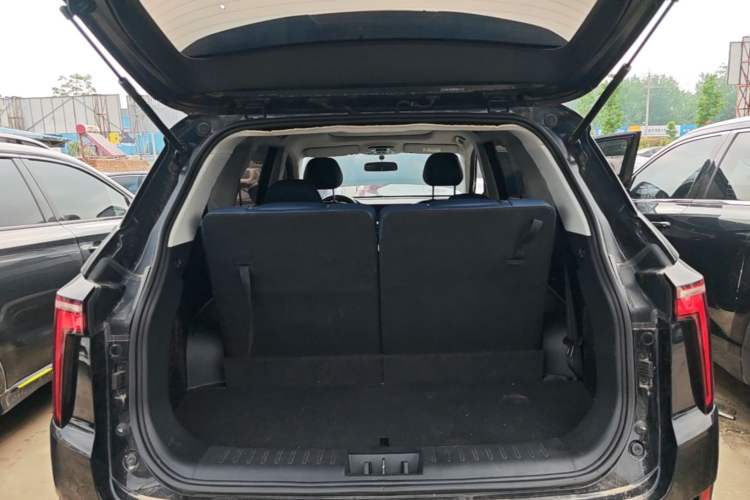 Used SOL X8 PLUS 2023 1.5 TGDI DCT Smart Home Edition 6-Seater Trunk