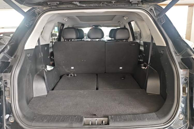 Used SOL X8 PLUS 2023 1.5 TGDI DCT Smart Edition 7-Seater Trunk