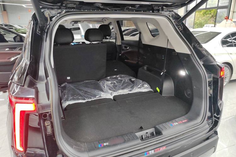 Used SOL X8 PLUS 2023 1.5 TGDI DCT Smart Edition 7-Seater Trunk