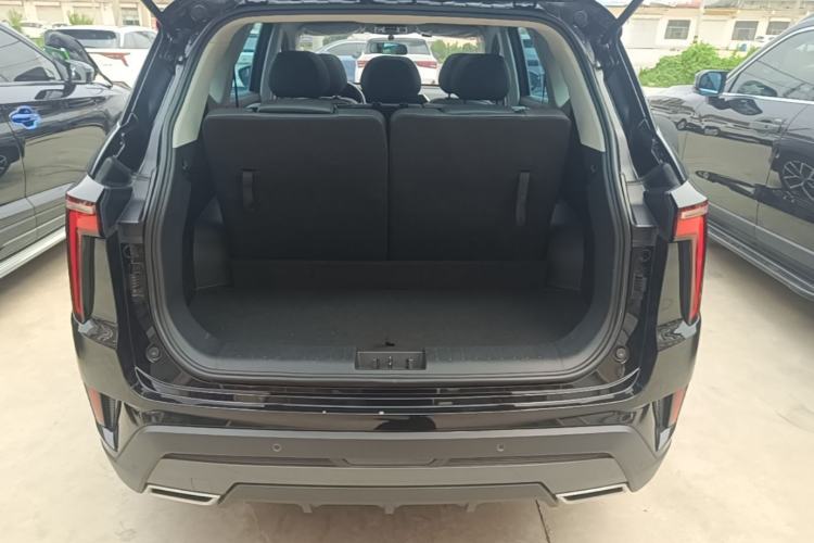 Used SOL X8 PLUS 2023 1.5 TGDI DCT Smart Home Edition 7-Seater Trunk
