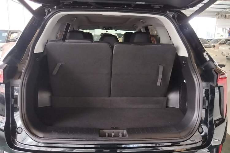 Used SOL X8 PLUS 2023 1.5 TGDI DCT Smart Edition 7-Seater Trunk