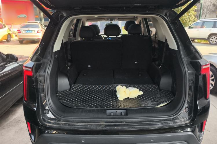 Used SOL X8 PLUS 2023 1.5 TGDI DCT Smart Edition 7-Seater Trunk