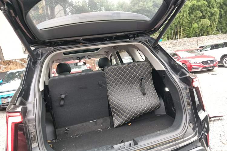 Used SOL X8 PLUS 2023 1.5 TGDI DCT Smart Edition 7-Seater Trunk