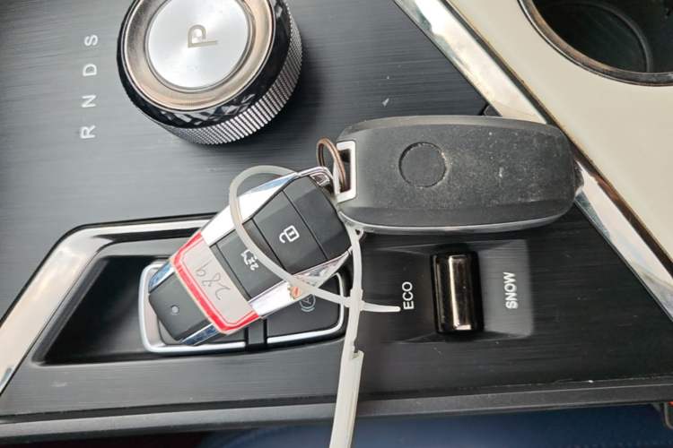 Used SOL X8 PLUS 2023 1.5 TGDI DCT Smart Home Edition 6-Seater Vehicle Key