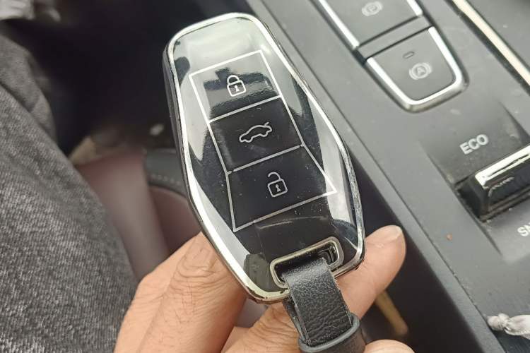 Used SOL X8 PLUS 2023 1.5 TGDI DCT Smart Edition 7-Seater Vehicle Key