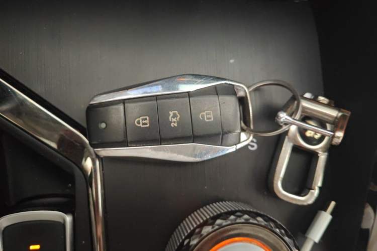Used SOL X8 PLUS 2023 1.5 TGDI DCT Prestige Edition 7-Seater Vehicle Key