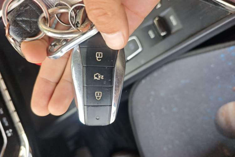 Used SOL X8 PLUS 2023 1.5 TGDI DCT Smart Edition 7-Seater Vehicle Key