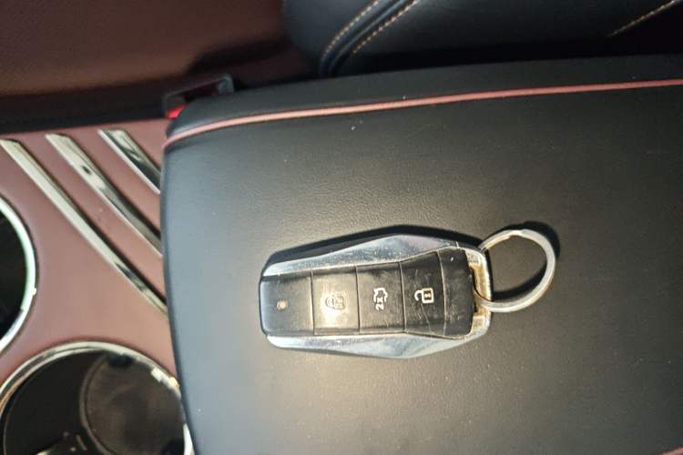 Used SOL X8 PLUS 2023 1.5 TGDI DCT Smart Home Edition 7-Seater Vehicle Key