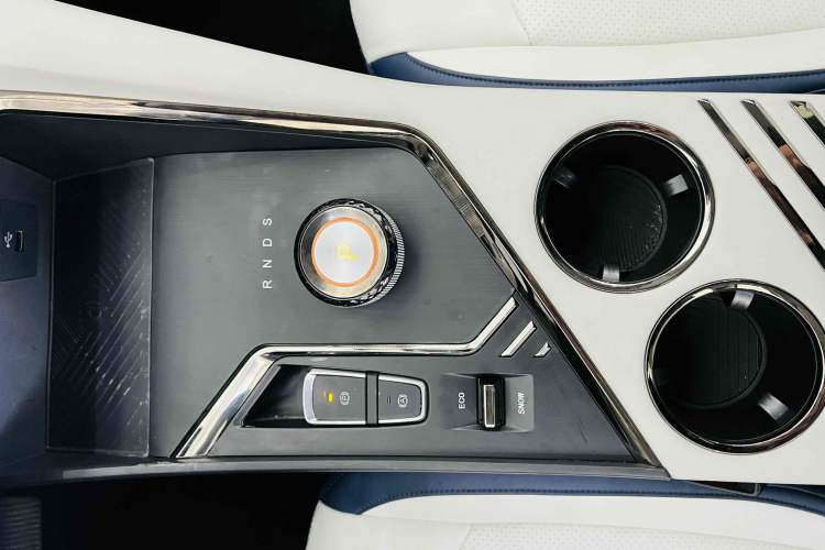 Used SOL X8 PLUS 2023 1.5 TGDI DCT ZhiShang Edition 6 Seats Gear Lever