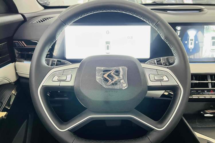 Used SOL X8 PLUS 2023 1.5 TGDI DCT ZhiShang Edition 6 Seats Interior 2