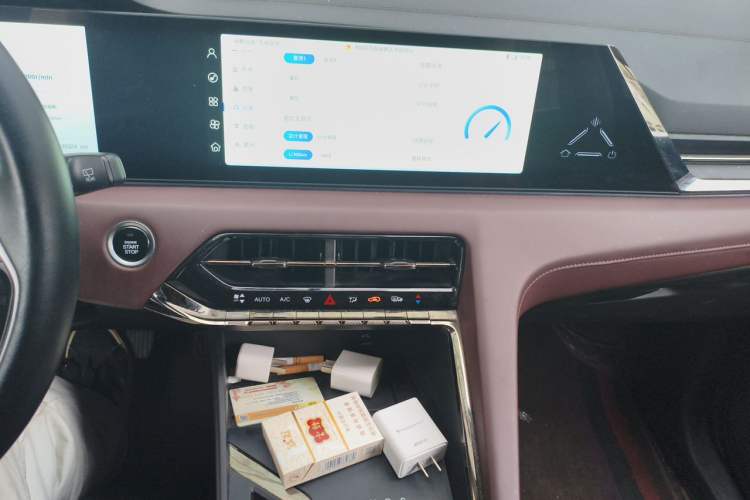 Used SOL X8 PLUS 2023 1.5 TGDI DCT Smart Home Edition 7-Seater Audio And AC Panel