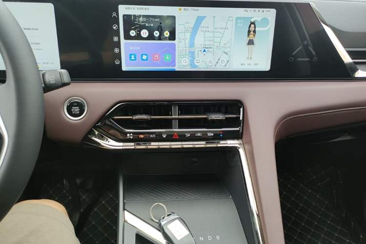 Used SOL X8 PLUS 2023 1.5 TGDI DCT ZhiJia Edition 5 Seats Audio And AC Panel
