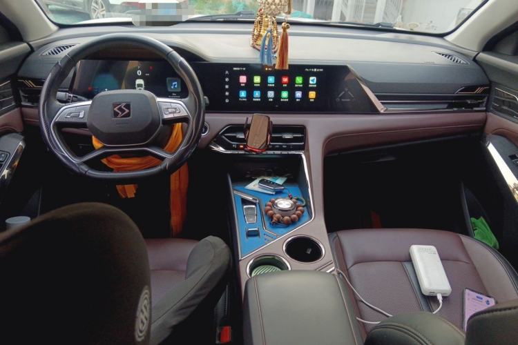 Used SOL X8 PLUS 2023 1.5 TGDI DCT Smart Home Edition 7-Seater Center Console