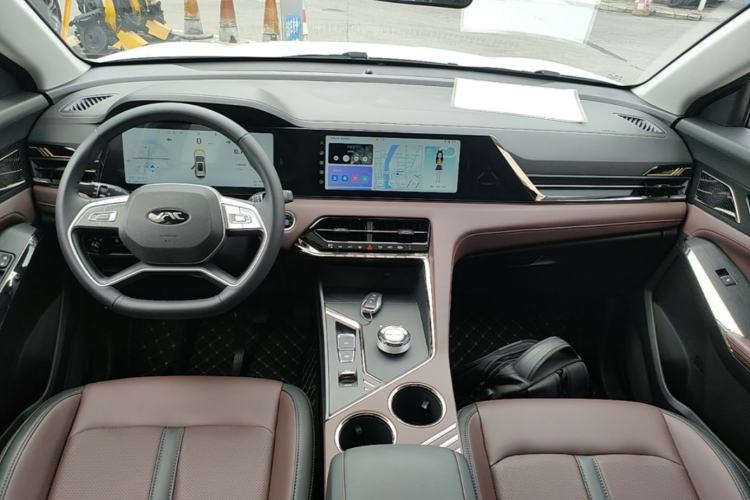 Used SOL X8 PLUS 2023 1.5 TGDI DCT ZhiJia Edition 5 Seats Center Console