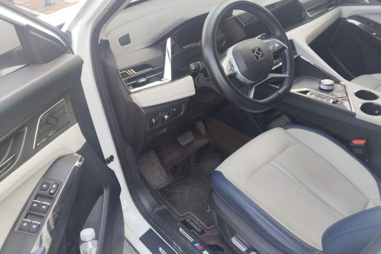 Used SOL X8 PLUS 2023 1.5 TGDI DCT Smart Home Edition 6-Seater Driver Seat