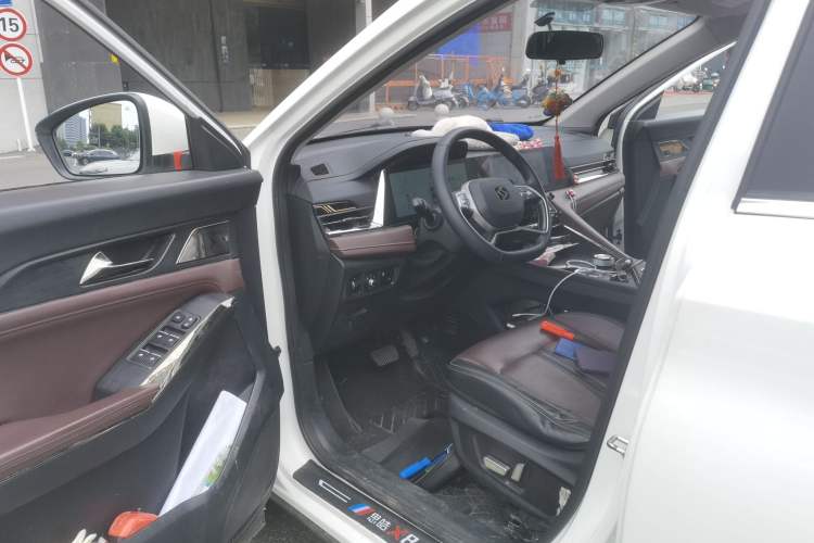 Used SOL X8 PLUS 2023 1.5 TGDI DCT Smart Edition 7-Seater Driver Seat