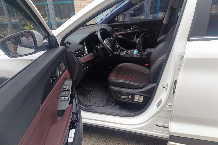 Used SOL X8 PLUS 2023 1.5 TGDI DCT Smart Edition 7-Seater Driver Seat