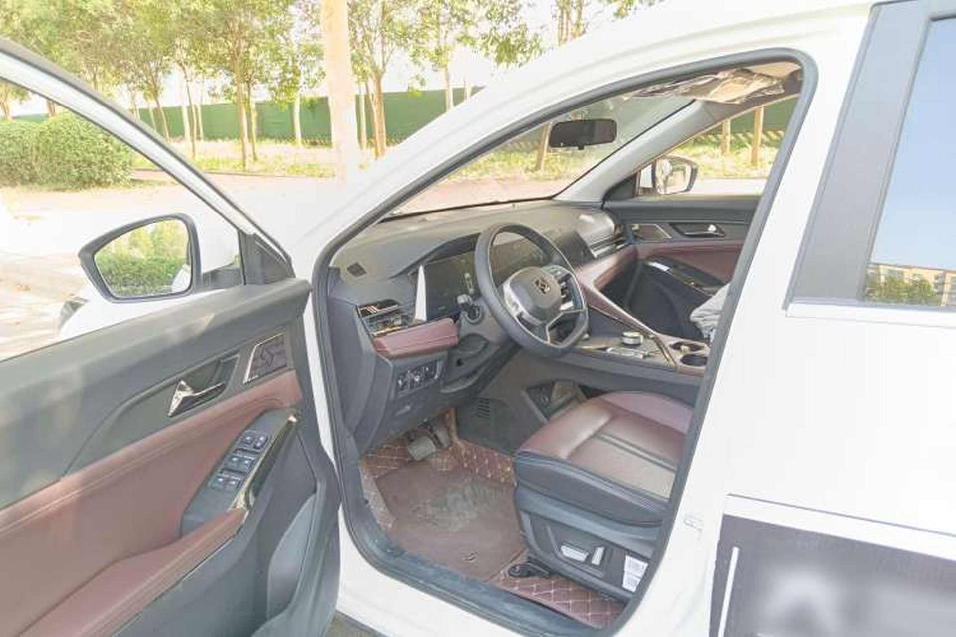 Used SOL X8 PLUS 2023 1.5 TGDI DCT Smart Edition 6-Seater Driver Seat
