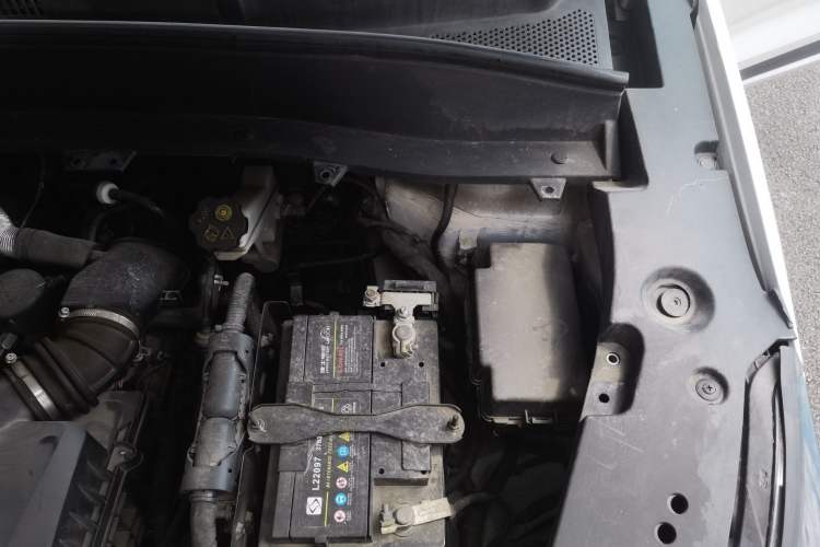 Used SOL X8 PLUS 2023 1.5 TGDI DCT Smart Edition 7-Seater Engine Bay Left