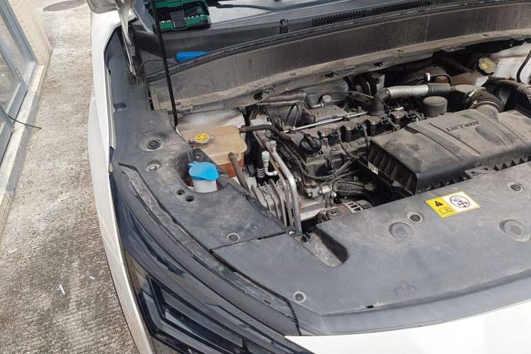 Used SOL X8 PLUS 2023 1.5 TGDI DCT Smart Edition 7-Seater Engine Bay Right