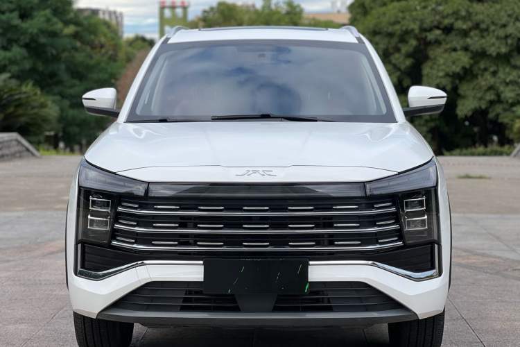 Used SOL X8 PLUS 2023 1.5 TGDI DCT ZhiJia Edition 5 Seats Exterior 2