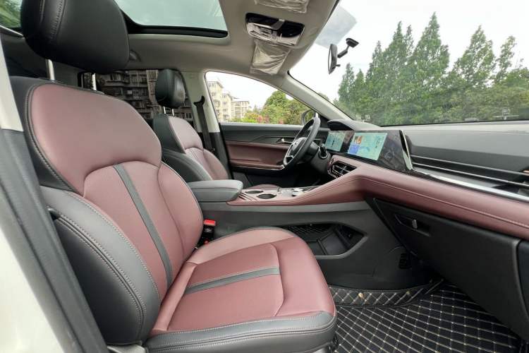 Used SOL X8 PLUS 2023 1.5 TGDI DCT ZhiJia Edition 5 Seats Exterior 6