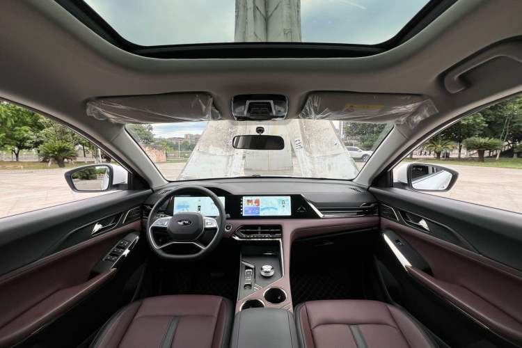 Used SOL X8 PLUS 2023 1.5 TGDI DCT ZhiJia Edition 5 Seats Exterior 8