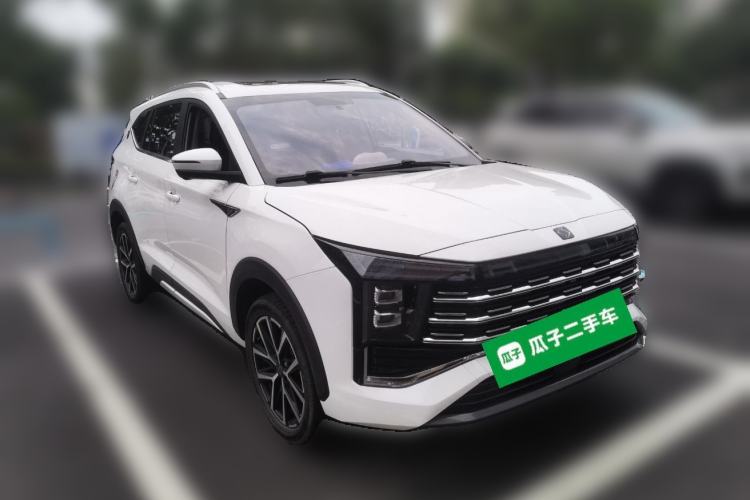 Used SOL X8 PLUS 2023 1.5 TGDI DCT Smart Edition 7-Seater Front Right 45 Deg