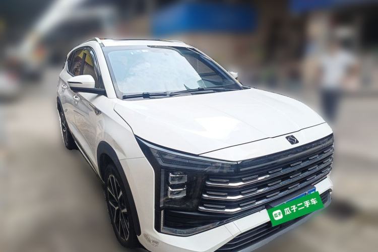 Used SOL X8 PLUS 2023 1.5 TGDI DCT Smart Edition 7-Seater Front Right 45 Deg