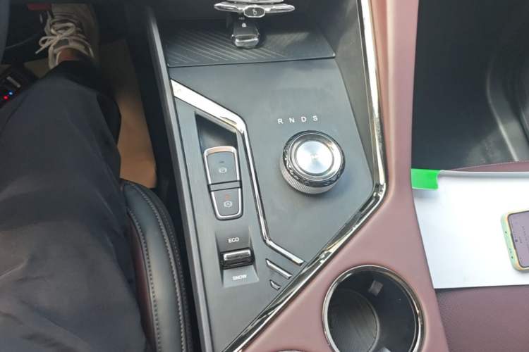 Used SOL X8 PLUS 2023 1.5 TGDI DCT Smart Edition 7-Seater Gear Lever
