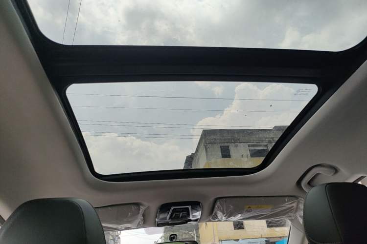 Used SOL X8 PLUS 2023 1.5 TGDI DCT ZhiJia Edition 5 Seats Headliner