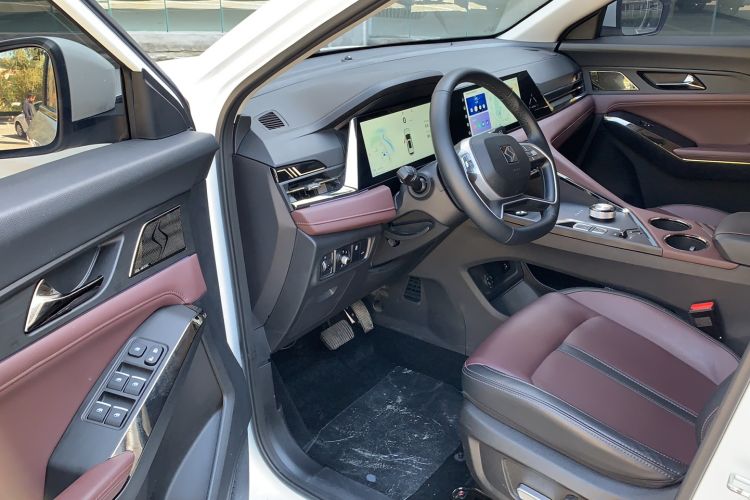 Used SOL X8 PLUS 2023 1.5 TGDI DCT Smart Edition 7-Seater Interior 2