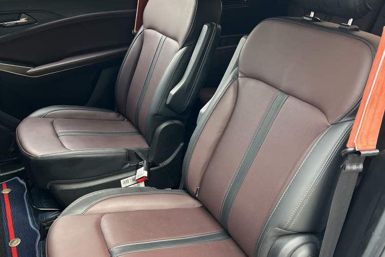 Used SOL X8 PLUS 2023 1.5 TGDI DCT Smart Edition 6-Seater Interior 4