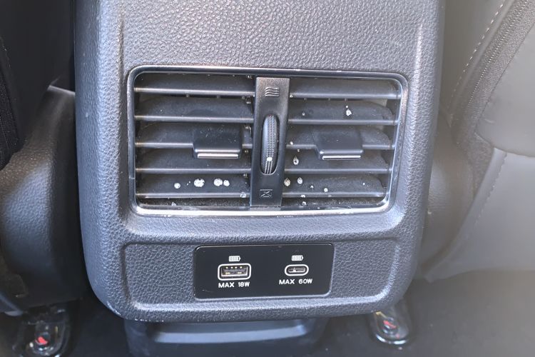 Used SOL X8 PLUS 2023 1.5 TGDI DCT Smart Edition 7-Seater Interior 6