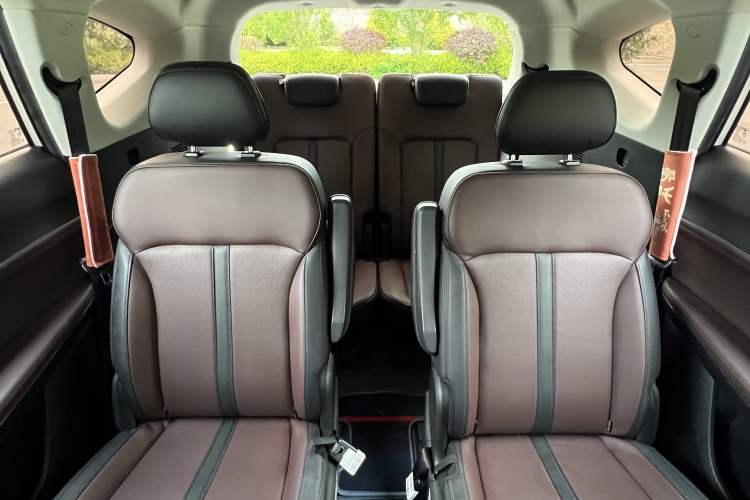 Used SOL X8 PLUS 2023 1.5 TGDI DCT Smart Edition 6-Seater Interior 7