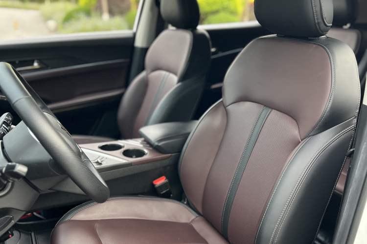 Used SOL X8 PLUS 2023 1.5 TGDI DCT Smart Edition 6-Seater Interior 8