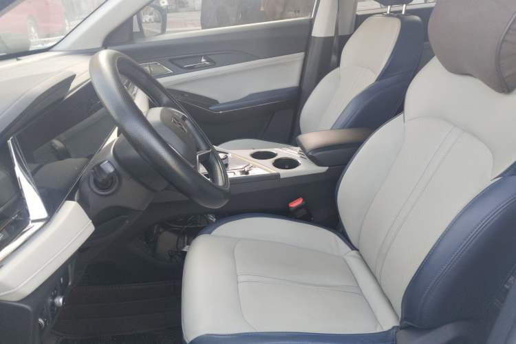 Used SOL X8 PLUS 2023 1.5 TGDI DCT Smart Home Edition 6-Seater Left Front Seat