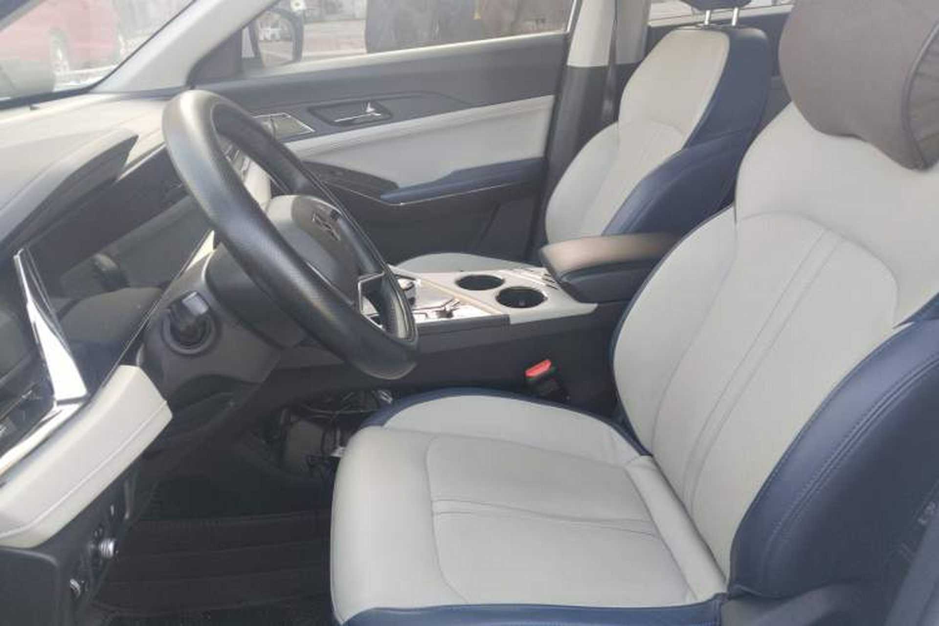 Used SOL X8 PLUS 2023 1.5 TGDI DCT Smart Home Edition 6-Seater Left Front Seat
