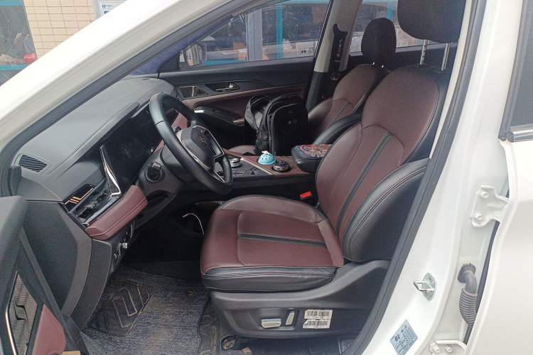 Used SOL X8 PLUS 2023 1.5 TGDI DCT Smart Edition 7-Seater Left Front Seat