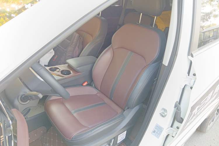 Used SOL X8 PLUS 2023 1.5 TGDI DCT Smart Edition 6-Seater Left Front Seat