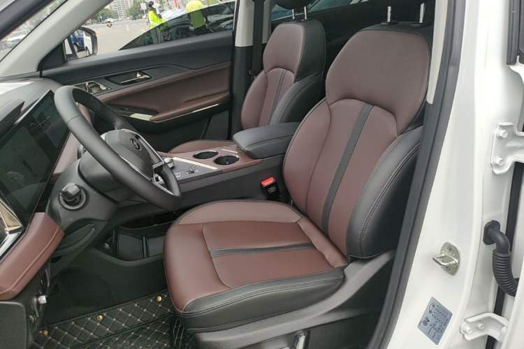 Used SOL X8 PLUS 2023 1.5 TGDI DCT ZhiJia Edition 5 Seats Left Front Seat