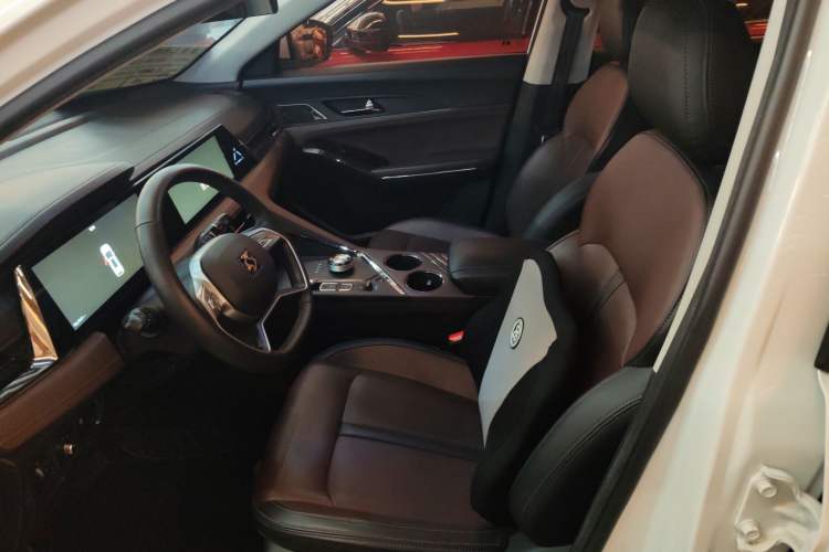 Used SOL X8 PLUS 2023 1.5 TGDI DCT Smart Edition 6-Seater Left Front Seat