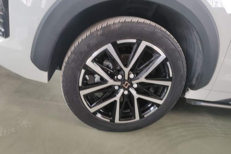Used SOL X8 PLUS 2023 1.5 TGDI DCT Smart Edition 7-Seater Left Front Wheel Hub