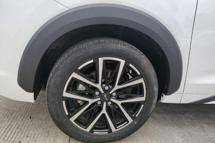 Used SOL X8 PLUS 2023 1.5 TGDI DCT ZhiJia Edition 5 Seats Left Front Wheel Hub
