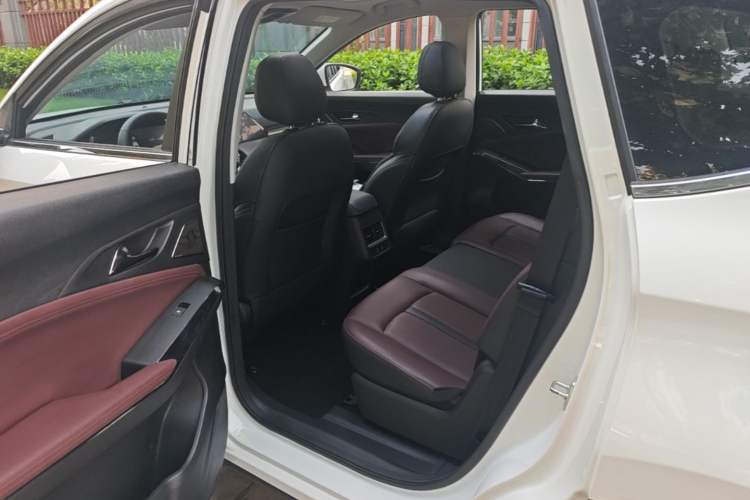 Used SOL X8 PLUS 2023 1.5 TGDI DCT Smart Edition 7-Seater Left Rear Seat