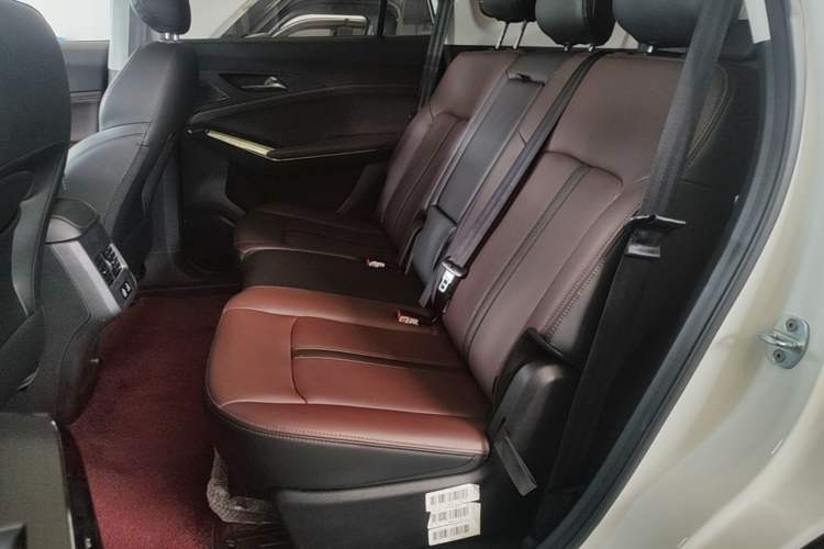 Used SOL X8 PLUS 2023 1.5 TGDI DCT Smart Edition 7-Seater Left Rear Seat