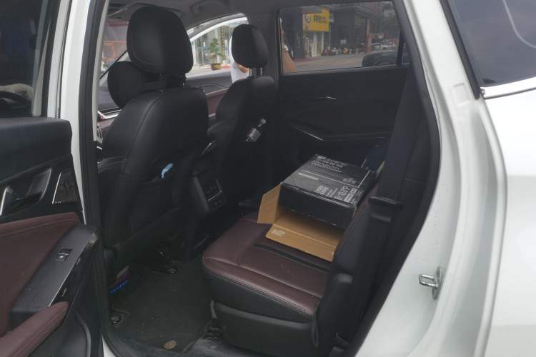 Used SOL X8 PLUS 2023 1.5 TGDI DCT Smart Edition 7-Seater Left Rear Seat